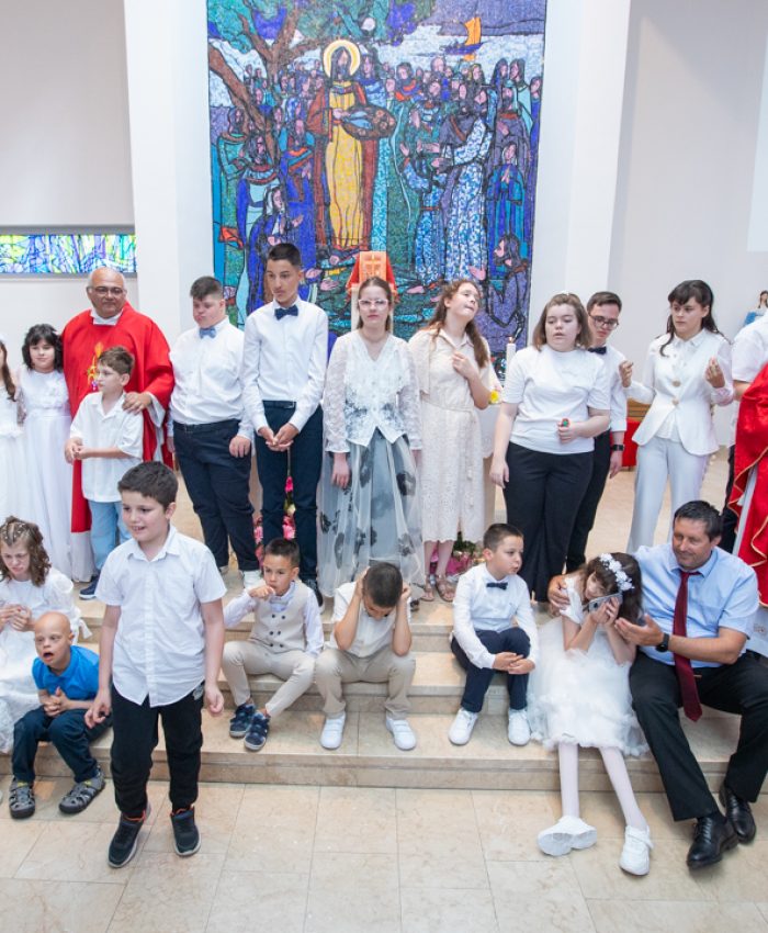 SLAVLJE PRIČESTI I KRIZME