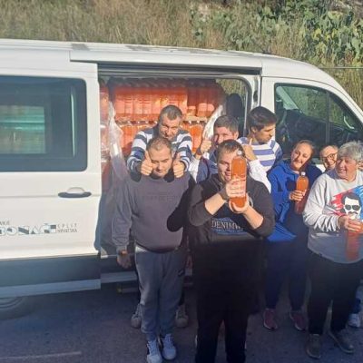 Zajedništvom do osmijeha: Donacija vitaminske vode za štićenike centara u Dalmaciji