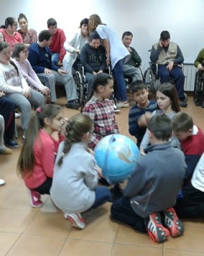 Mališani iz Obrovca sinjskog i udruga “Cjelovit život” u posjeti